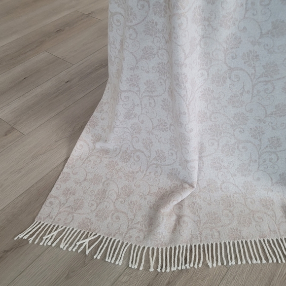 Wool Throw Blanket, Jacquard Design, 100% Virgin Wool, Size 55"x70" - Picture 3 of 11